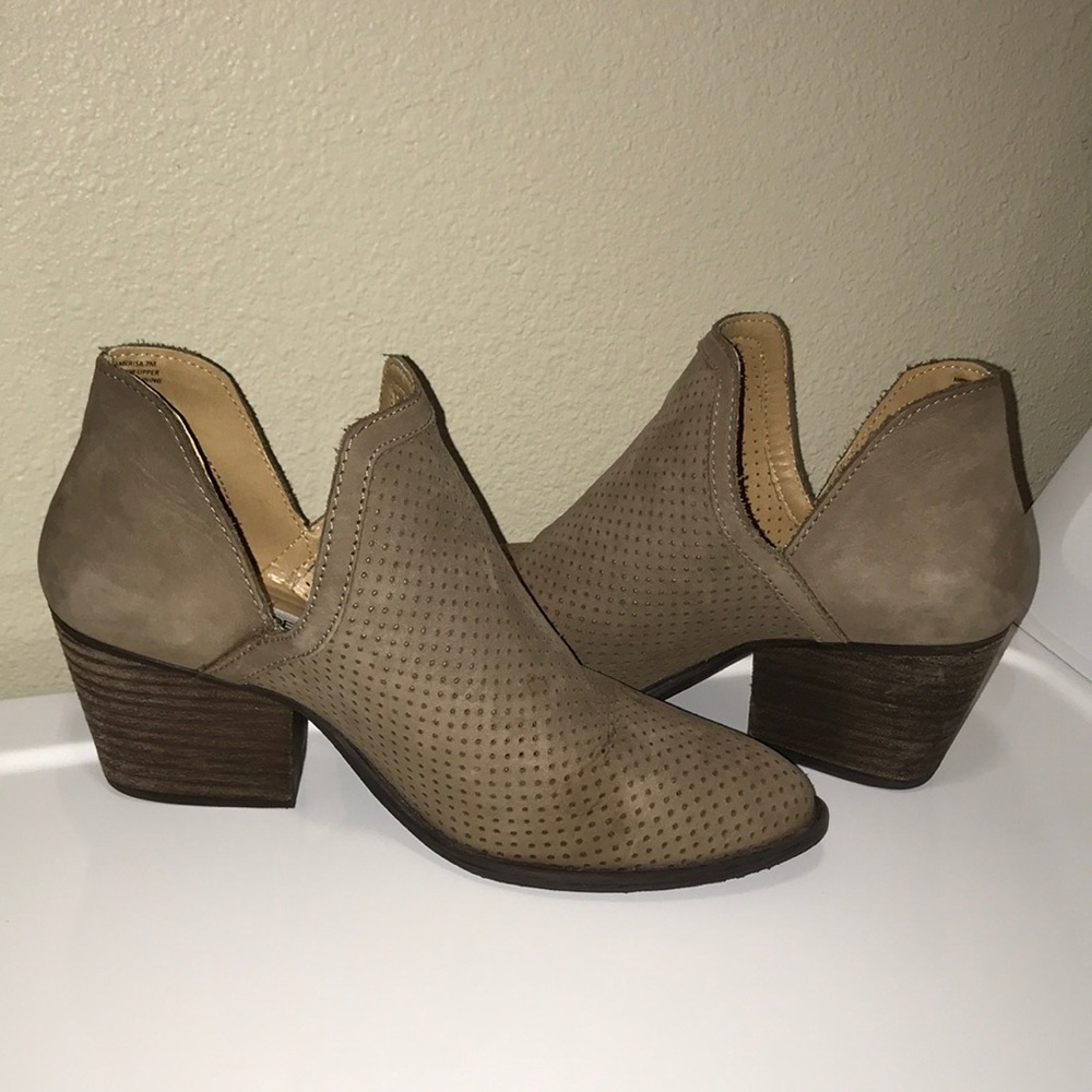 Steve Madden booties!